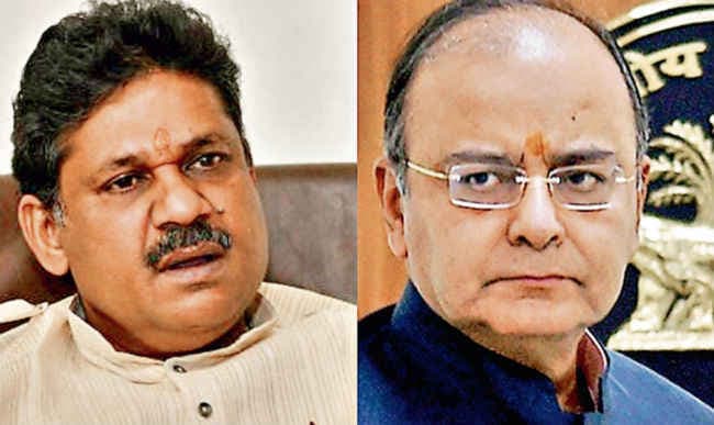 चरम पर है राजनीतिक टकराव