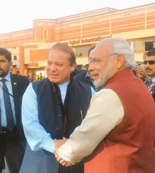 मोदी-शरीफ मुलाकात पर पीटीआई अध्यक्ष इमरान खान ने उठाए सवाल