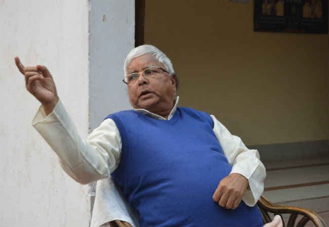 लालू की नीतीश को सलाह, लुंज-पुंज अफसरों को हटायें