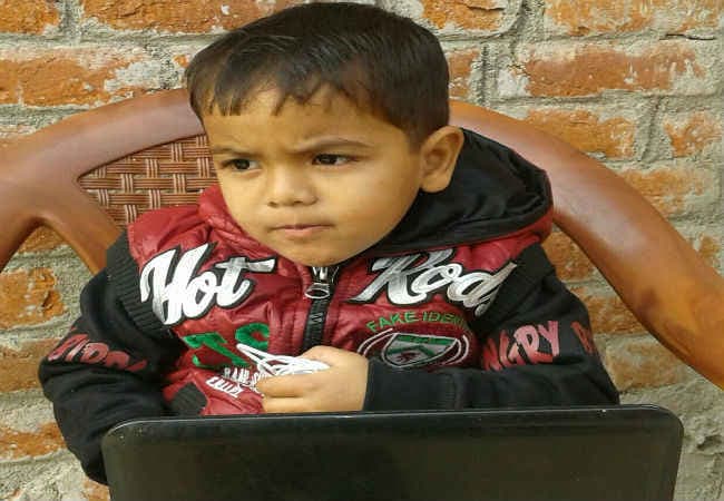 उम्र ढाई साल, फर्राटे से बोलता है संस्कृत व अंग्रेजी