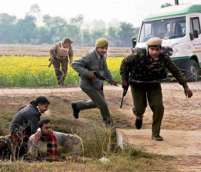 पुलवामा में एक पाकिस्तानी समेत दो आतंकी ढेर