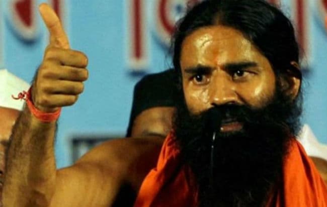 कुश्ती के अखाड़े में उतरे बाबा रामदेव, पहलवान के साथ की कुश्ती