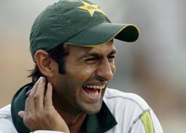 पाक विश्व कप टीम से शोएब मलिक और कामरान अकमल बाहर