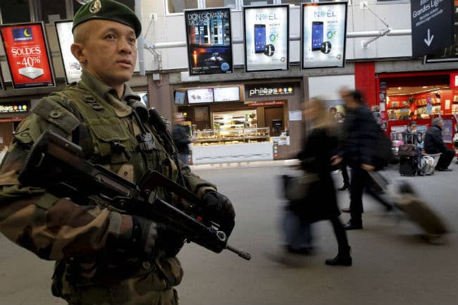 फ्रांसीसी राष्ट्रपति ओलांद की राष्ट्रीय एकजुटता की अपील, दुनियाभर में हो रही आतंकी हमले की निंदा