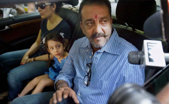 छुट्टी बढाने का आवेदन नामंजूर, आत्मसमर्पण करेंगे संजय दत्त...