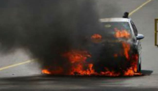 यमुना एक्सप्रेस-वे पर चलती कार में आग लगी, महिला की जलकर मौत