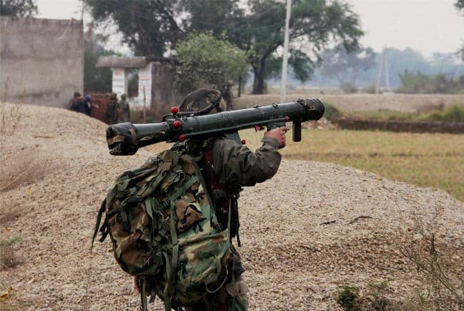 शोपियां में सुरक्षाबलों और आतंकवादियों के बीच मुठभेड़ जारी, दो आतंकी ढेर