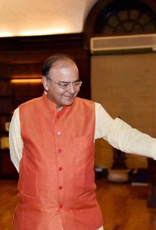 अरुण जेटली ने बजट में सार्वजनिक व्यय बढाने के लिए विशेष कदम उठाने का दिया संकेत