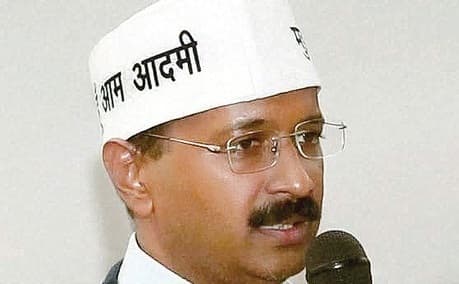 BJP के विज्ञापन पर केजरीवाल ने कहा, जीते जी अन्ना को ''मार'' डाला...
