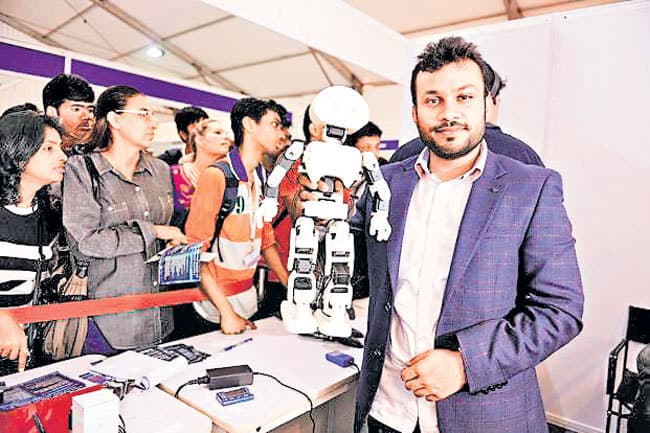 मिलिए इस नये ‘मानव’ से भारत का पहला थ्री-डी प्रिंटेड ह्यूमनॉयड रोबोट