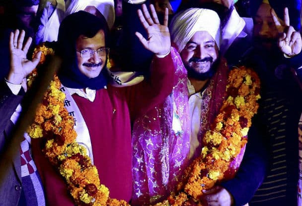आप के सर्वेक्षण में पार्टी को खराब से खराब स्थिति में 44 सीटें मिलने का दावा
