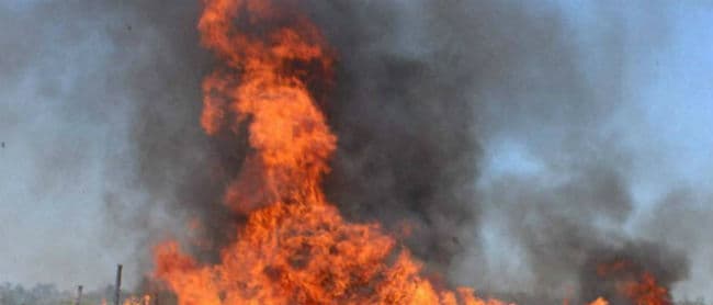 बांग्लादेश में भारत-बांग्लादेश मैत्री एक्सप्रेस पर पेट्रोल बम फेंके गए