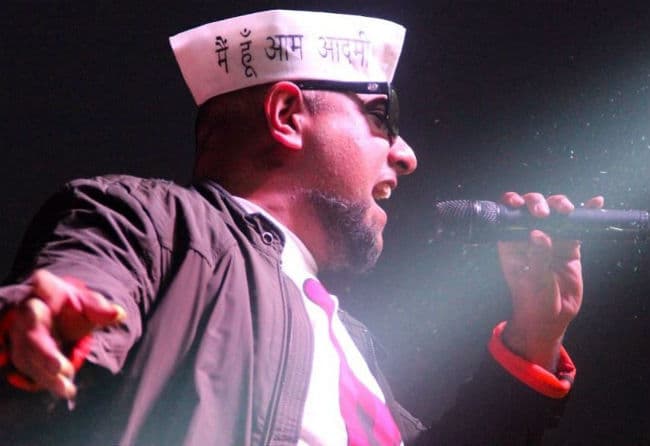 ''AAP'' की जीत पर बॉलीवुड ने दी बधाई...