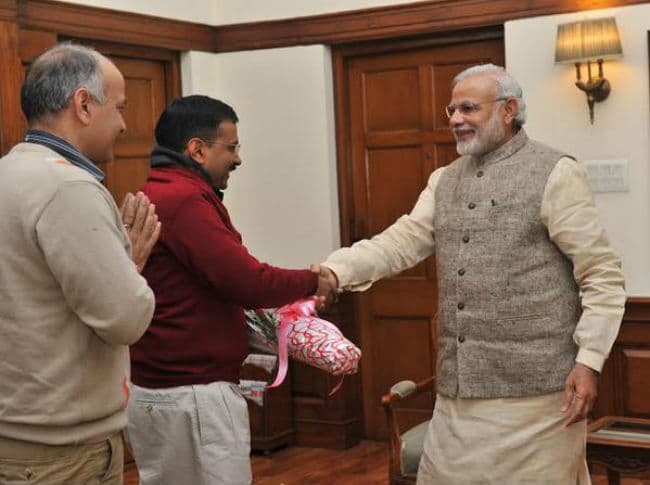 नरेंद्र मोदी से मिले अरविंद केजरीवाल, शपथ ग्रहण में आने का न्योता दिया
