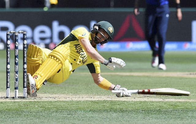 विश्व कप 2015: आस्ट्रेलिया ने इंगलैंड को 111 रन से हराकर अपने विजय अभियान की शुरुआत की