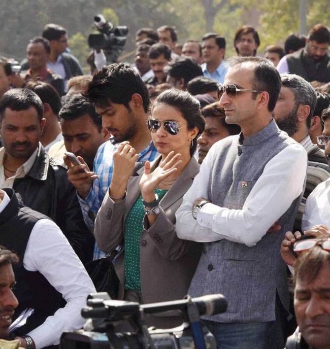 केजरीवाल के शपथ ग्रहण समारोह में बालीवुड हस्तियां भी हुईं शामिल