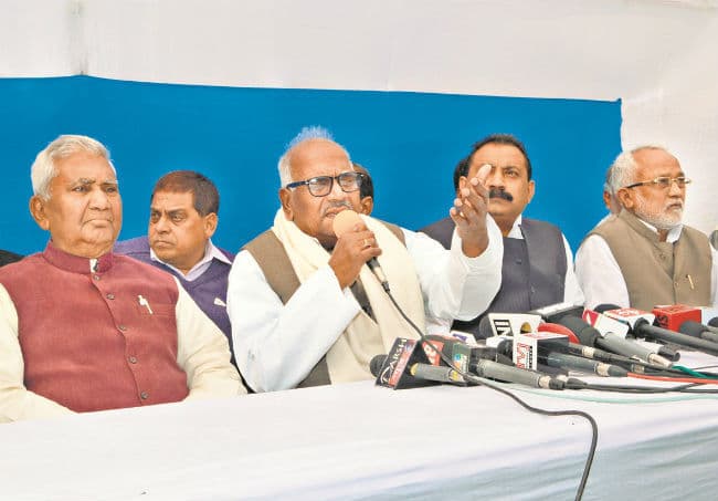 जदयू, राजद, कांग्रेस व भाकपा ने संयुक्त प्रेस कॉन्फ्रेंस में कहा, भाजपा की भाषा बोल रहे गवर्नर केशरीनाथ