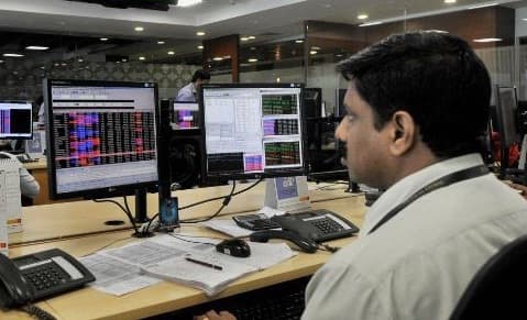 आठ दिन में सेंसेक्स में पहली गिरावट, 231 अंक टूटा