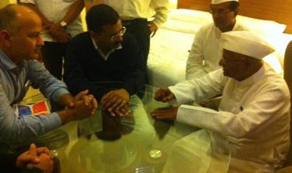 अन्ना को मिला केजरीवाल का साथ, मोदी सरकार की मुश्किलें बढ़ी