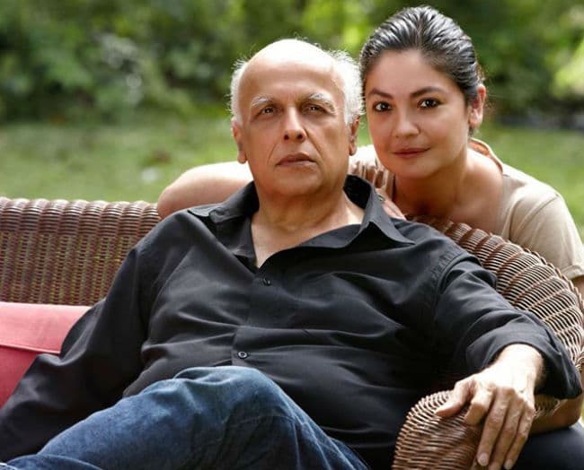 ''डैडी'' के साथ पाक्स्तिान पहुंची पूजा भट्ट...