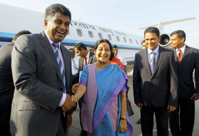 पीएम मोदी की यात्रा से पहले सुषमा स्वराज श्रीलंका पहुंची