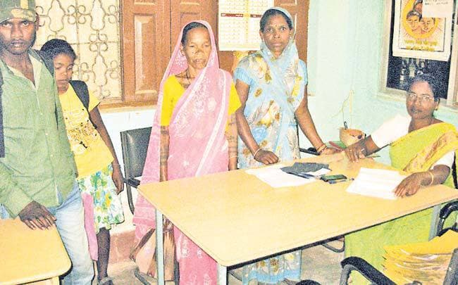 दलालों ने 10 लड़कियों को दिल्ली में बेचा