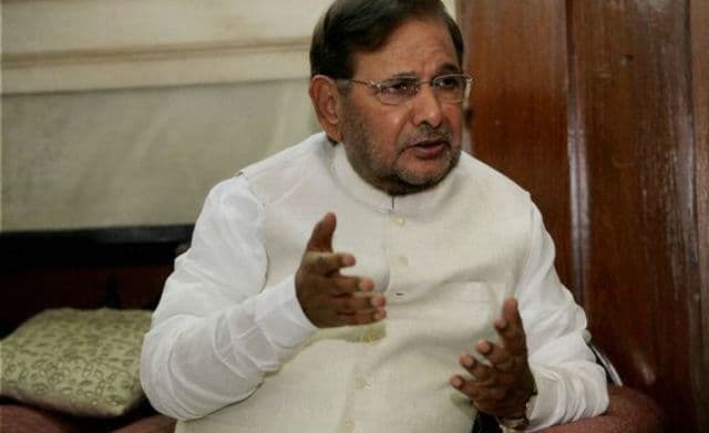 साउथ की महिलाओं पर आपत्तिजनक टिप्पणी कर विवादों में फंसे शरद यादव