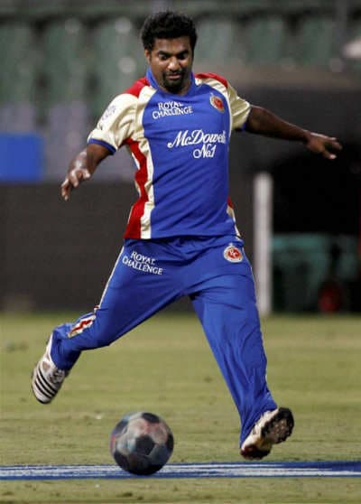 मुरलीधरन ने दी श्रीलंकाई टीम को जीत का मंत्र, पहले बल्लेबाजी करें और डिविलिर्स से आतंकित न हों