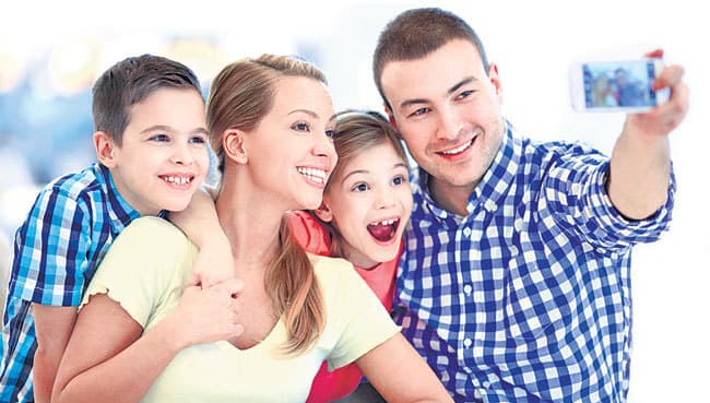 तकनीक के आंगन में हर पल रहें साथ-साथ