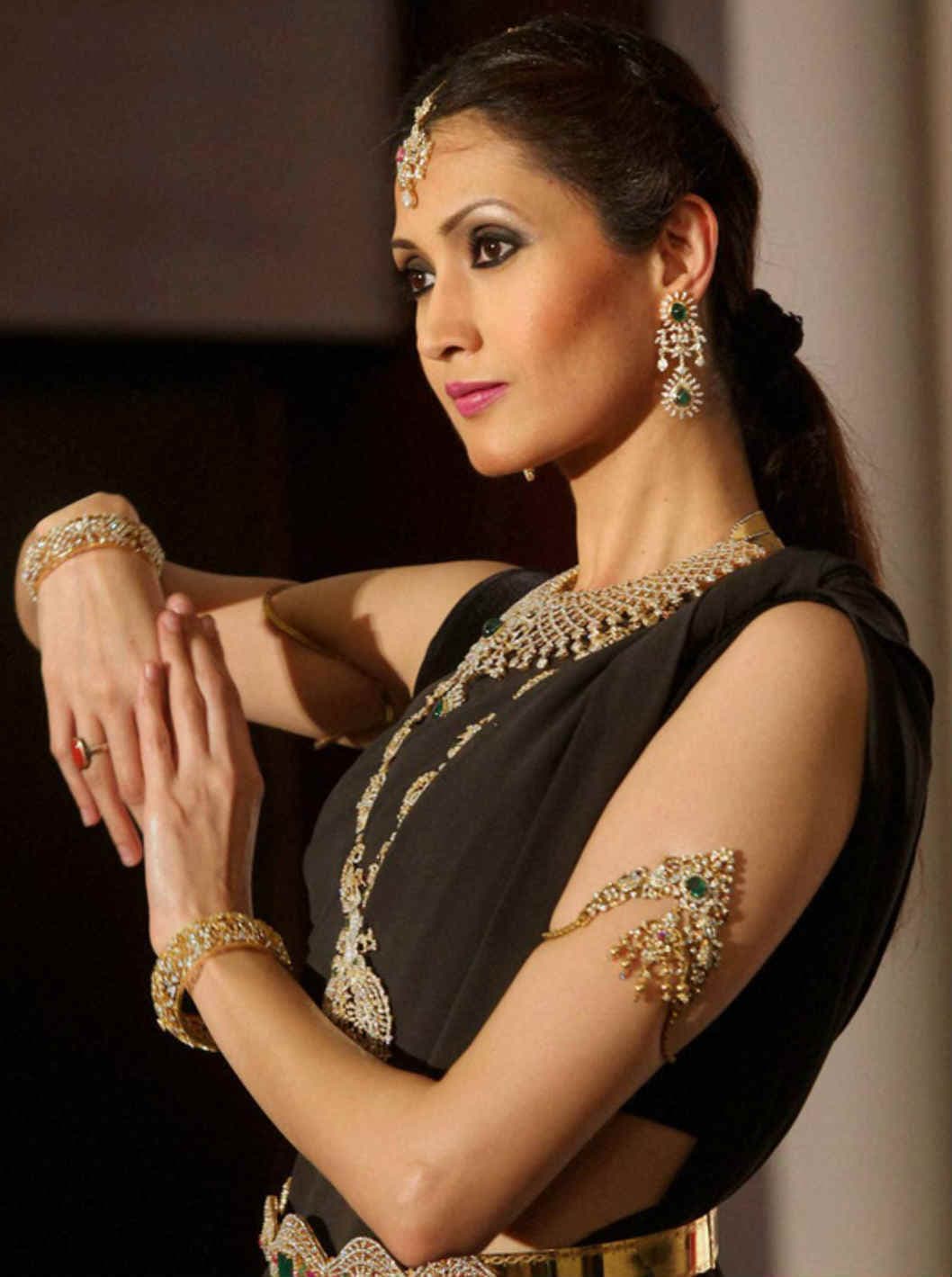 गोवा में स्लीवलेस टॉप और जींस पहनने पर लगी पाबंदी हटायी गयी