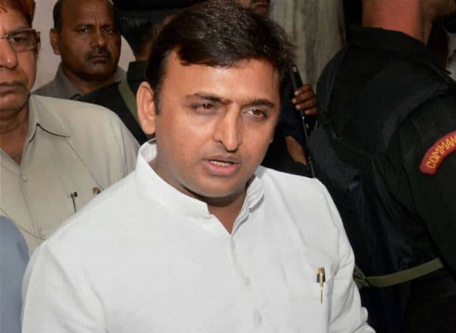 ट्रायल रुम में कैमरा मिला तो थानाध्यक्ष की खैर नहीं : अखिलेश यादव