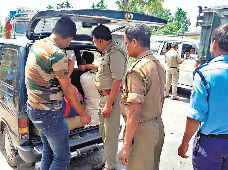 तोगड़िया के अचानक आने की आशंका, पुलिस ने चलाया वाहन तलाशी अभियान, प्रशासन की उड़ी नींद