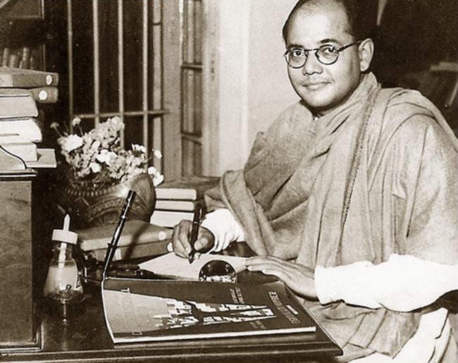 नेताजी के परिवार वालों की होती थी जासूसी, मौत का सच सार्वजनिक करने की मांग