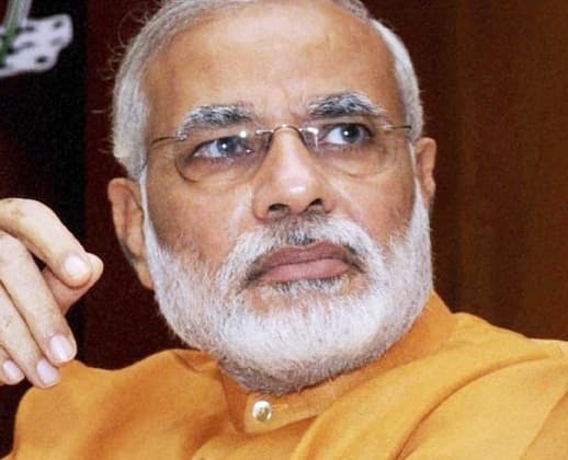 नेताजी के परिवार वालों की जासूसी पर गरमायी राजनीति, मोदी से मिलेगा परिवार