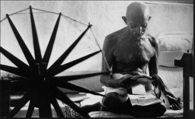 विदेशी अनुभवों ने गांधीजी को अपनी जन्मभूमि के बारे में उत्सुक बनाये रखा : पुस्तक