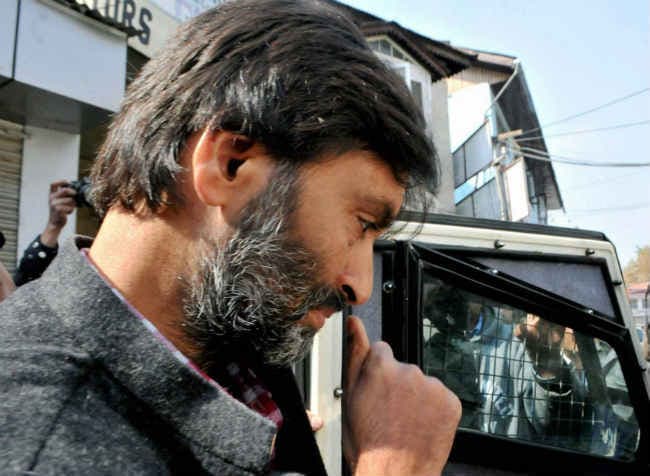 अलगाववादी नेता यासीन मलिक व मसर्रत आलम भट्ट हिरासत में