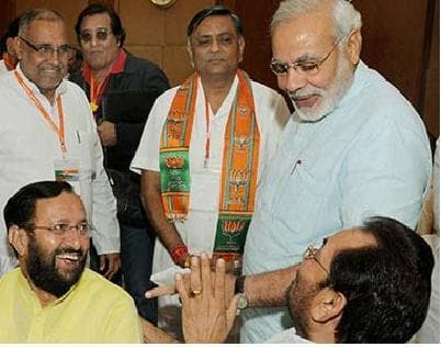 पीएम मोदी की चादर लेकर ख्वाजा के दरबार में कल जायेंगे नकवी
