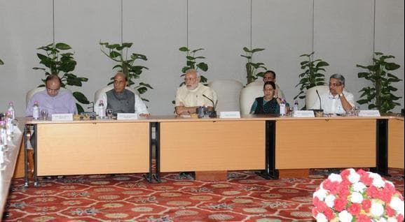 नेपाल में फंसे भारतीयों को निकालने में लगे है 13 विमान और 35 बस, सरकार ने बढ़ायी सहायता राशि