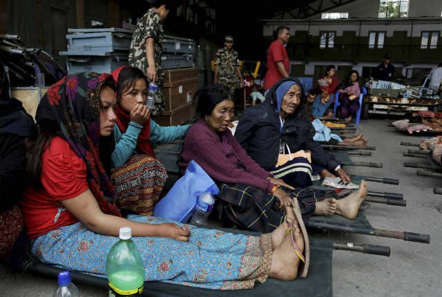 नेपाल भूकंपः मरने वालों की संख्या 4000 के पार, जरूरी चीजों की किल्लत