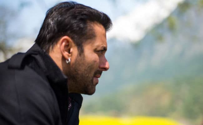 अर्पिता खान ''बजरंगी भाईजान'' सलमान के साथ कश्मीर में. वीडियो