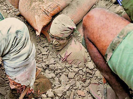 भूकंप प्रभावित नेपाल में फंसे हैं सैकडों विदेशी