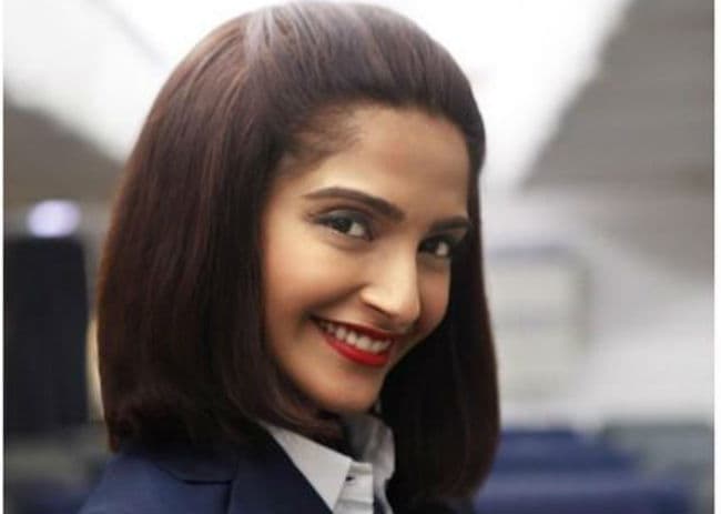 VIDEO : सोनम कपूर बन गई फ्लाइट अटेंडेंट ''नीरजा भनोट''