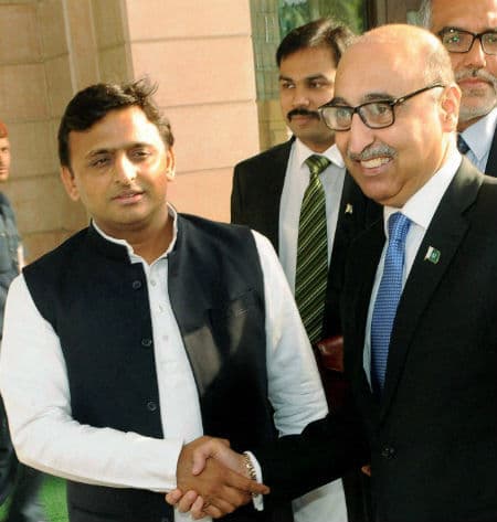 सीएम अखिलेश जायेंगे पाकिस्तान, पाक उच्चायुक्त ने मुलाकात कर दिया निमंत्रण