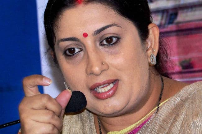 स्मृति ईरानी ने कहा - अमेठी के सांसद लापता हैं, राहुल गांधी ने भी ली चुटकी