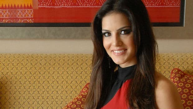 सनी लियोनी पर दर्ज हुआ एफआइआर, अश्लीलता फैलाने का लगा आरोप