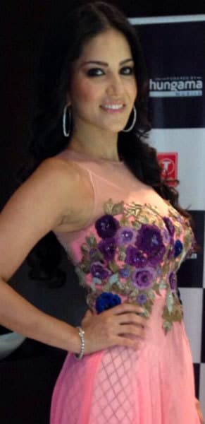 मुंबई में बॉलीवुड सनसनी सनी लियोन के खिलाफ मामला दर्ज