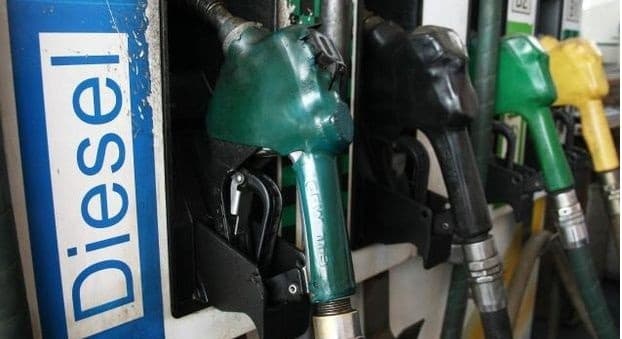 डीजल-पेट्रोल पर कांग्रेसियों का हवन प्रदर्शन