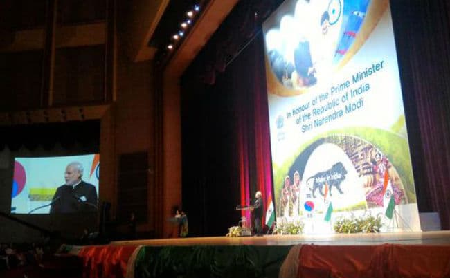 नरेंद्र मोदी का कोरिया में भाषण, कहा - अब पूरब की ओर देखने का नहीं बल्कि ''एक्ट इस्ट'' का समय