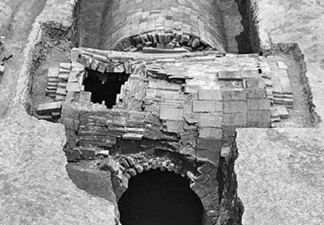 चीन में सोने से भरा मकबरा बना लोगों के आकर्षण का केंद्र