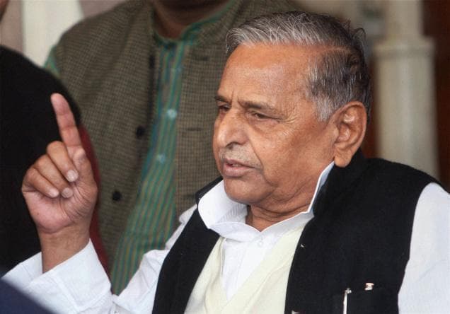राज्यपाल नाईक से मिले मुलायम कहा, विधान परिषद् उम्मीदवारों की सूची पार्टी ने दी